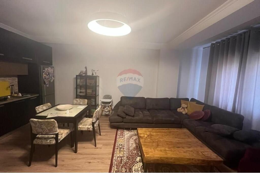 Apartament per qira prane lulishtes 2+1+2  Komuna e Parisit
