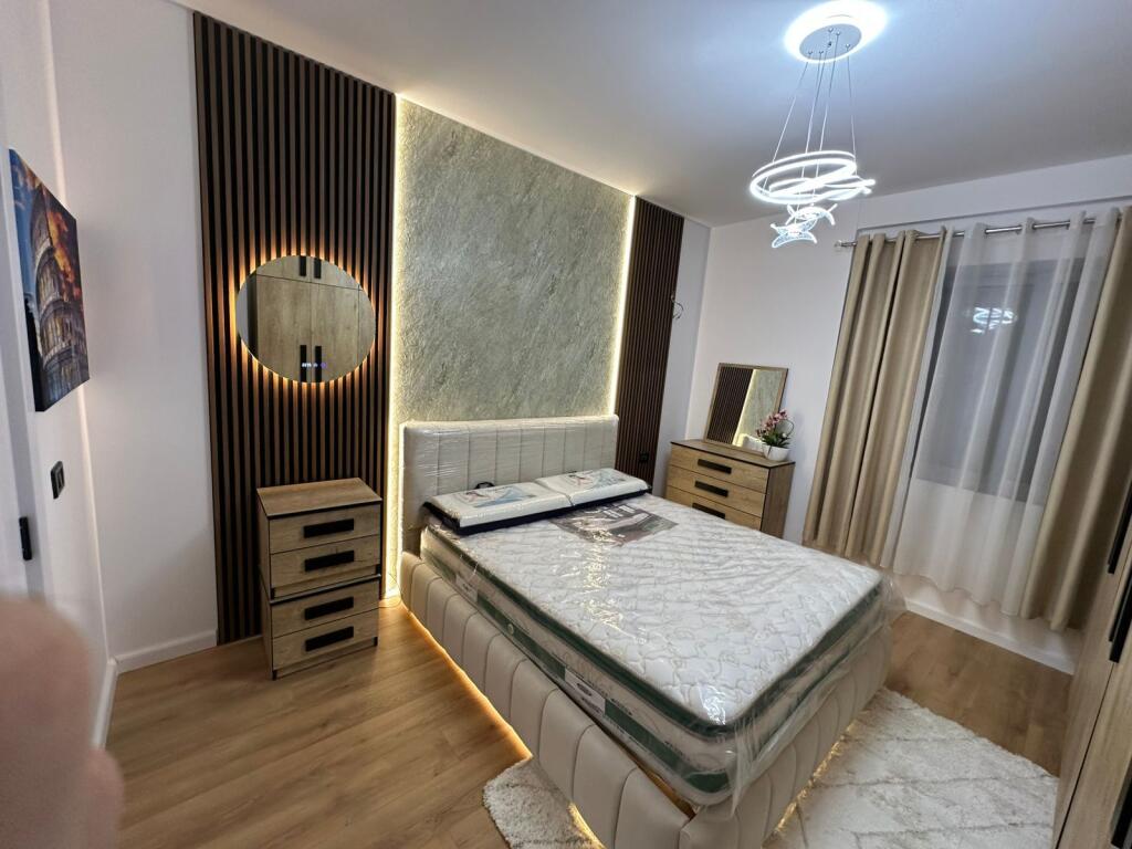 ✨ Shitet Apartament 2+1 – Astir (te ish Alfa Bank) ✨  🏢 Kati 9 (jo i fundit) 📐 94 m² 🛏️ 2 dhoma gjumi 🛋️ Sallon + kuzhinë 💶 Çmimi: 157.000 euro