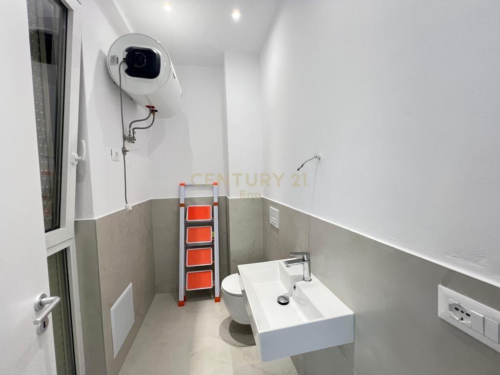 JAPIM ME QERA VILE NE FARKE, TIRANE