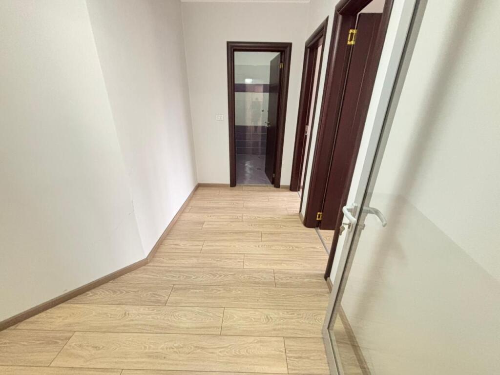 Shitet Apartament 2+1, i Pozicionuar në një nga zonat më të kërkuara ne Rrugen Muhamet Gjollesha ne 21 Dhjetor.