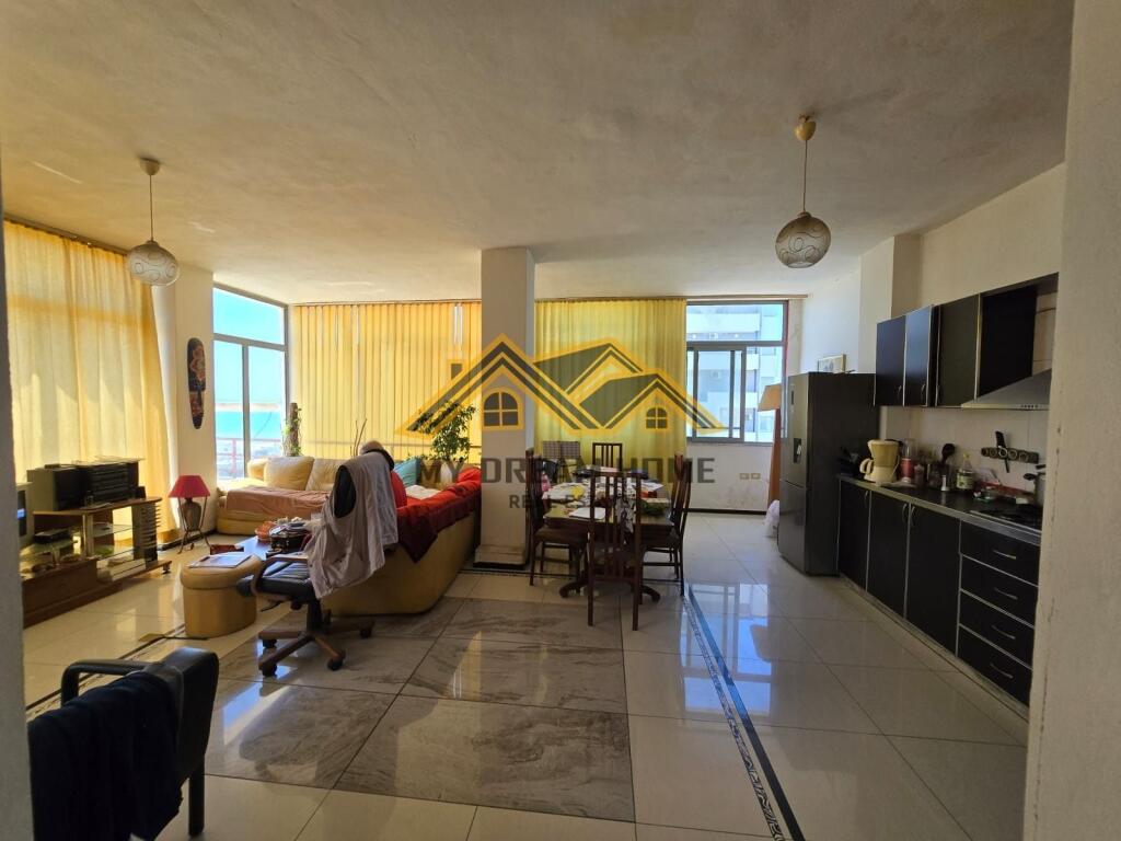 SHITET APARTAMENT 2+1+2+VERAND ME PISHIN TEK SHKEMBI I KAVAJES!!