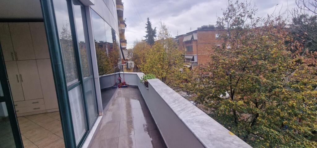 Jepet me qera apartament 2+1+2 tualete te 21 dhjetori