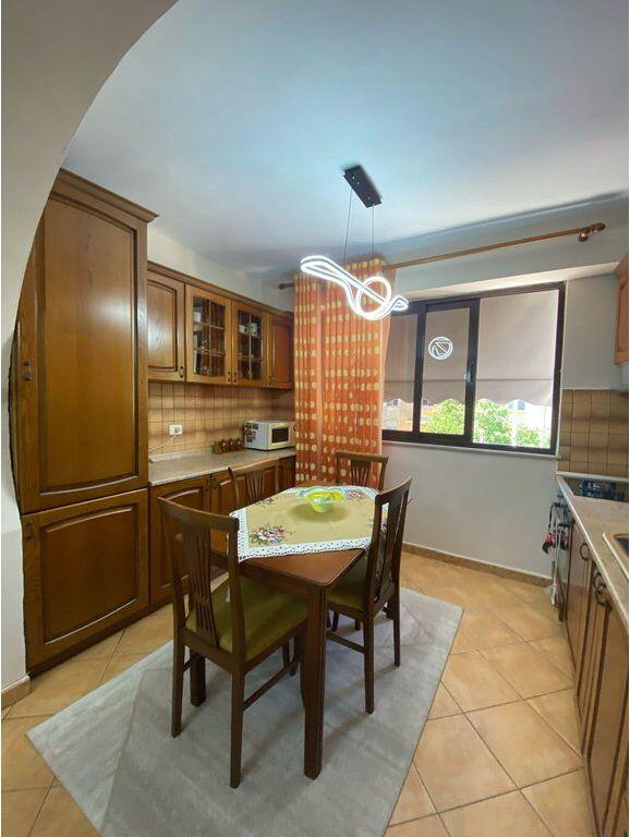 Affitto, Appartamento 2+1, Myslym Shyri, Tirana.