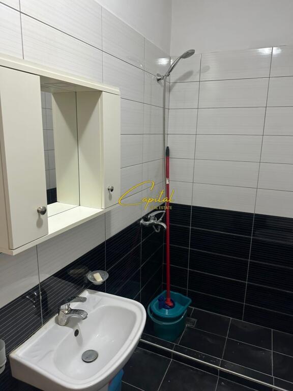 APARTAMENT ME QERA 1+1 KOMPLEKSI GOLDEN PARK 50.000 LEKE