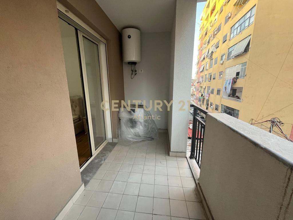 JEPET ME QERA SUPER APARTAMENT 2+1 TEK ISH RAJONI NE DURRES !