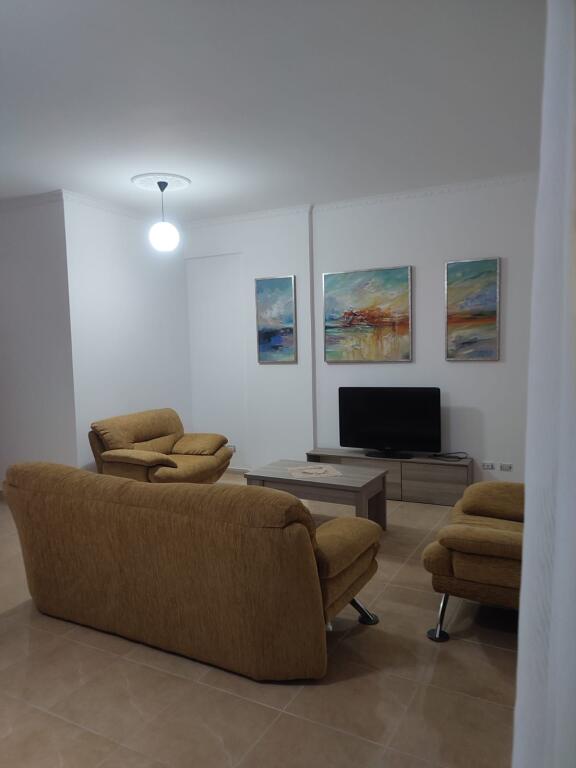 Jepet me qira: Apartament 2+1 i mobiluar ,Rruga e Çipajve, Vlorë