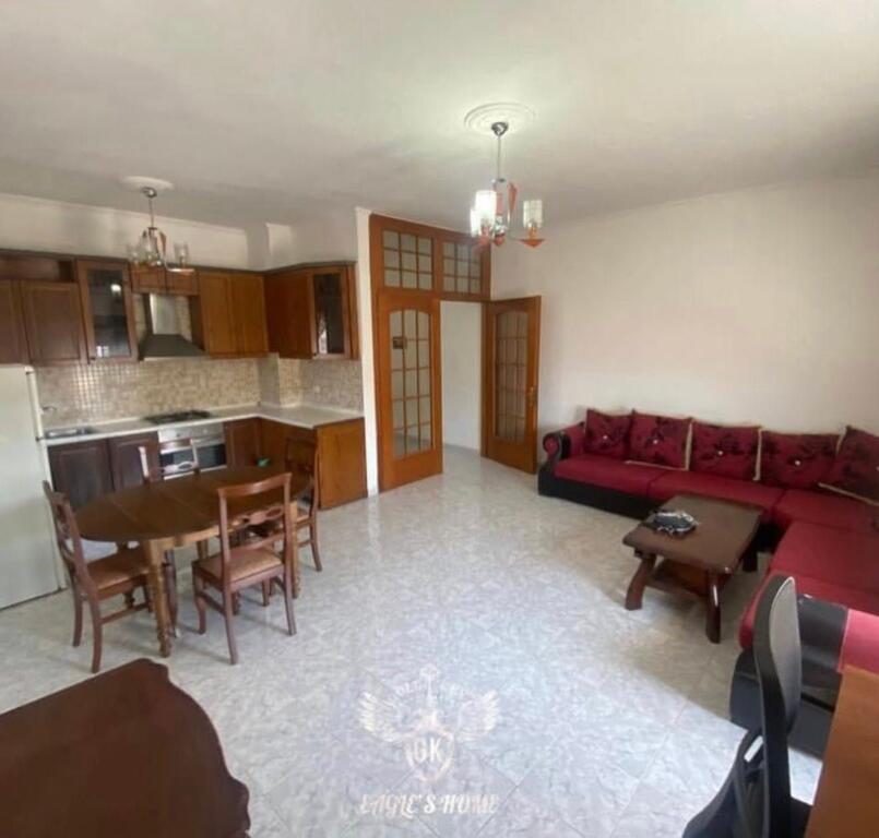 APPARTAMENTO IN AFFITTO 2+1+2 con balcone  💰 Prezzo: 300€ / Mese netto📍 Posizione: Mercato Frutta e Verdura Durazzo