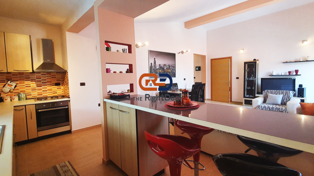 Te Kodra E Diellit,Shitet Vile Kater Kateshe Me Lokacion Perfekt!!