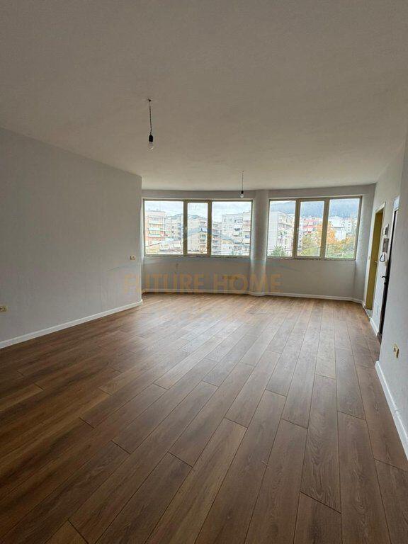 Shitet, Apartament 1+1, Fresku , Tiranë