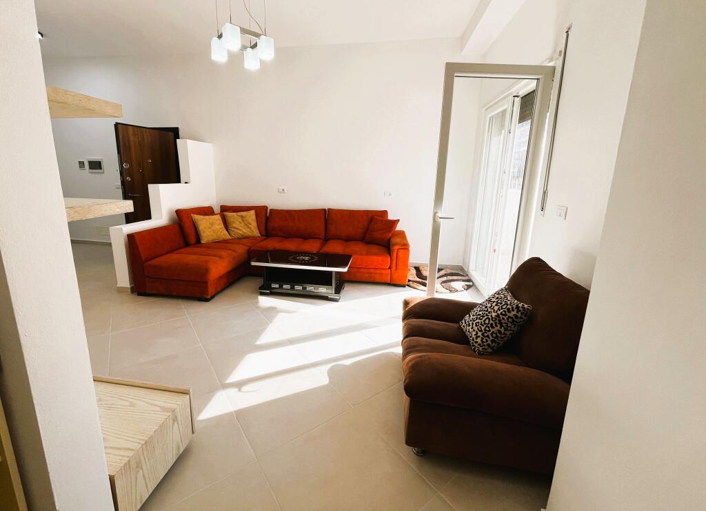 Apartament per Qira 2+1+2 prane Ish Rajonit Durres