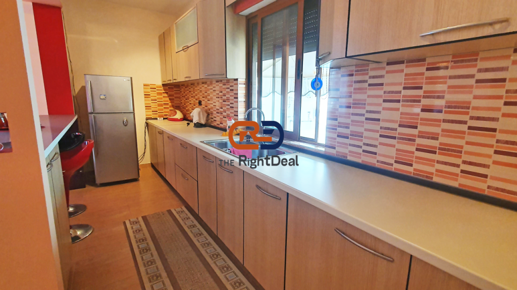 Te Kodra E Diellit,Shitet Vile Kater Kateshe Me Lokacion Perfekt!!