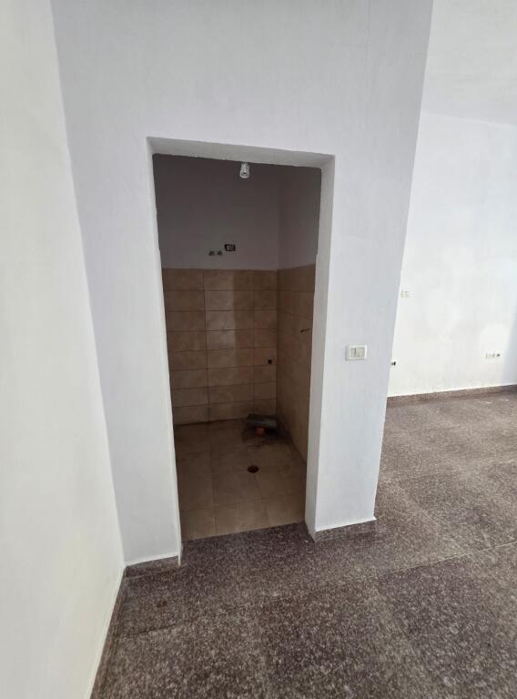 SHITET AMBJENT BIZNESI , ( NJESI)  PLAZH , DURRES