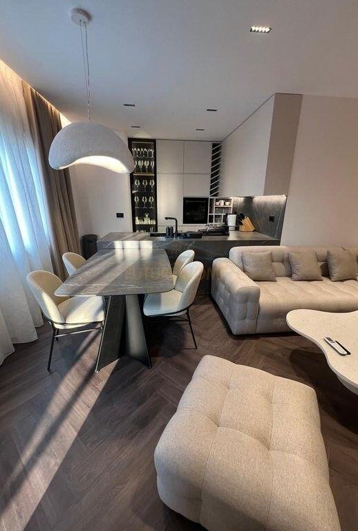 Vendesi in vendita 2+1, Via Elbasanit, Tirana