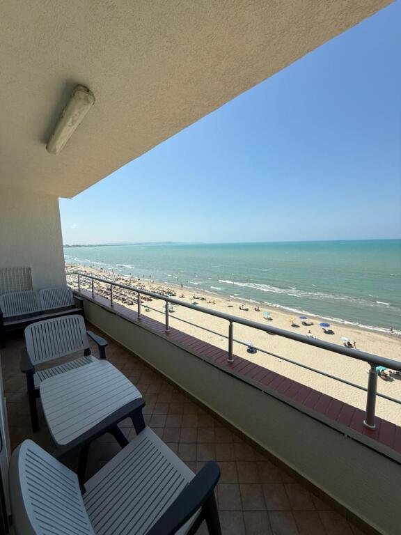 🏡 Jepet me qira afatgjatë apartament 1+1 – Vijë e Parë, Shkëmbi i Kavajës