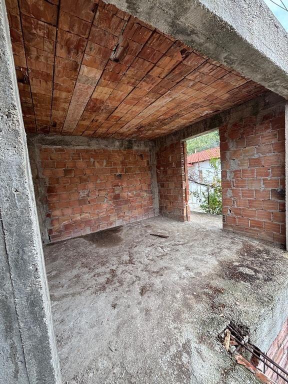 SHITET GODINE BANIMI 3-KATESHE(e pa perfunduar) ,NE LAGJEN "HAJRO ÇAKERRI"!
