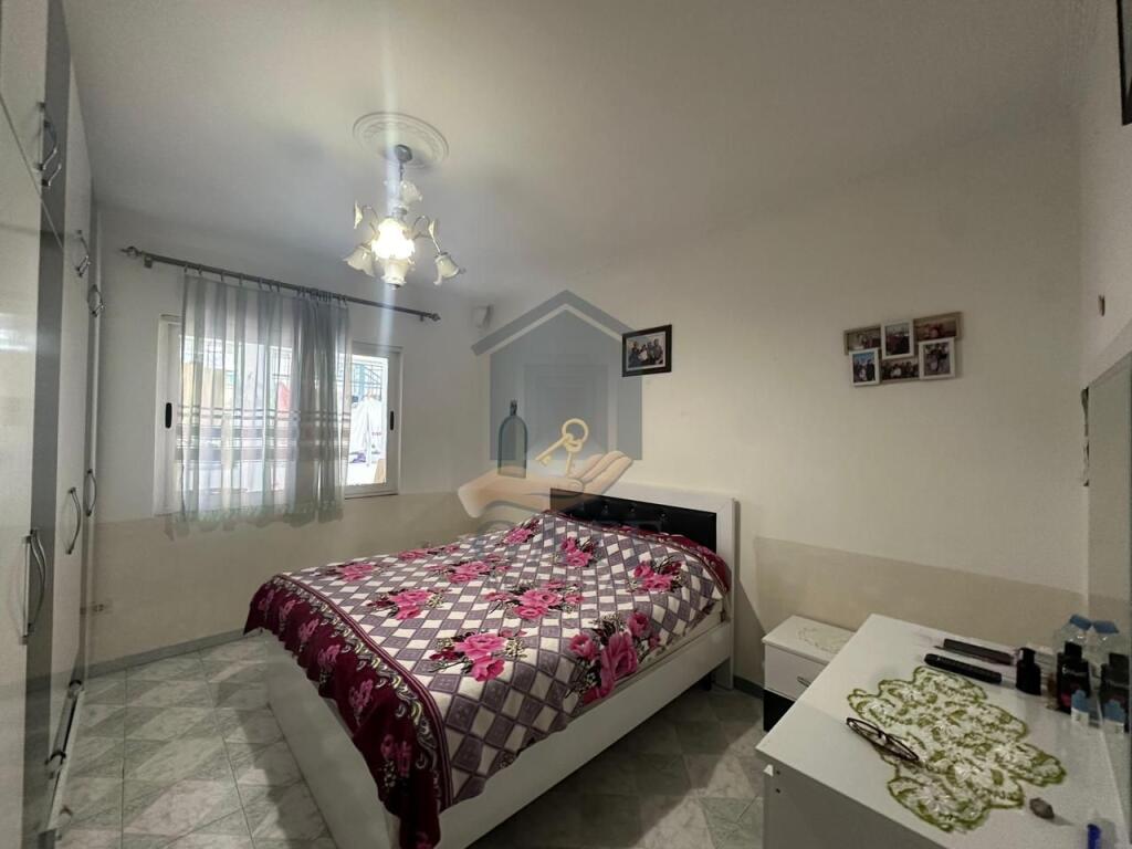 Shitet, Apartament 2+1,tek Shkolla "Qemal Mici" , Durres!