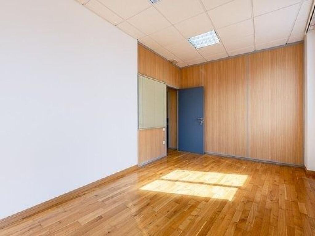 Zyre Me Qera 2+1 Tek Zogu i Zi (ID BZ2761) Tirane