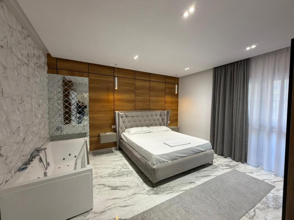 Shitet Apartament 2+1