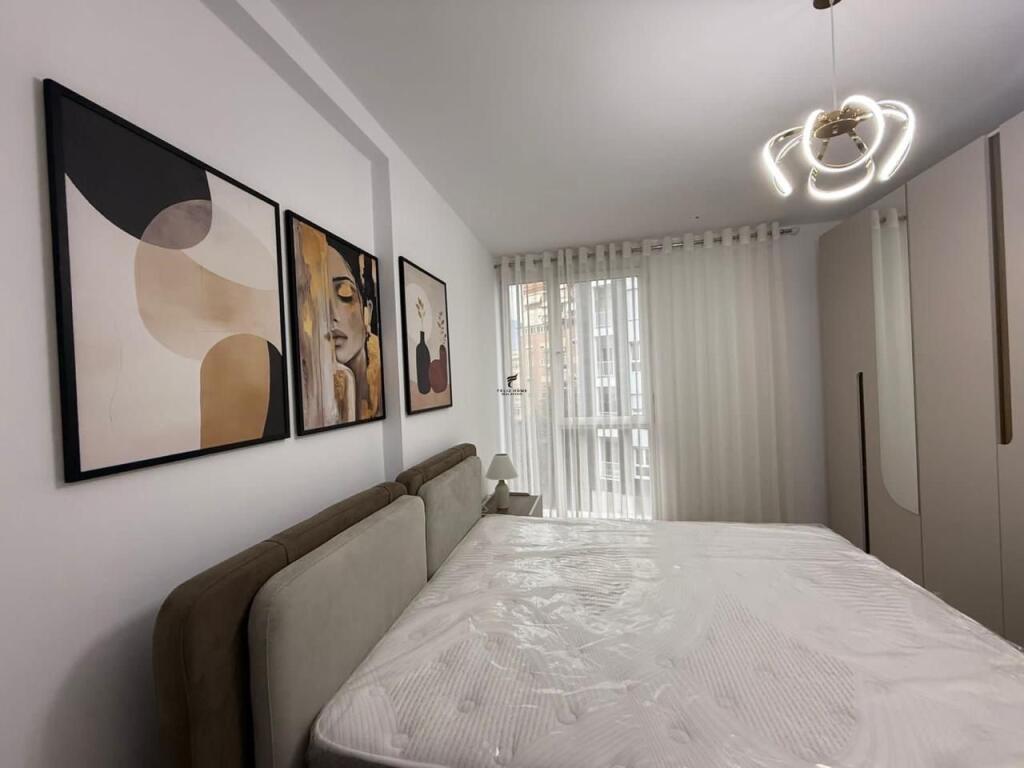 APARTAMENT ME QERA 2+1 RRUGA E BARRIKADAVE 85.000 LEKE