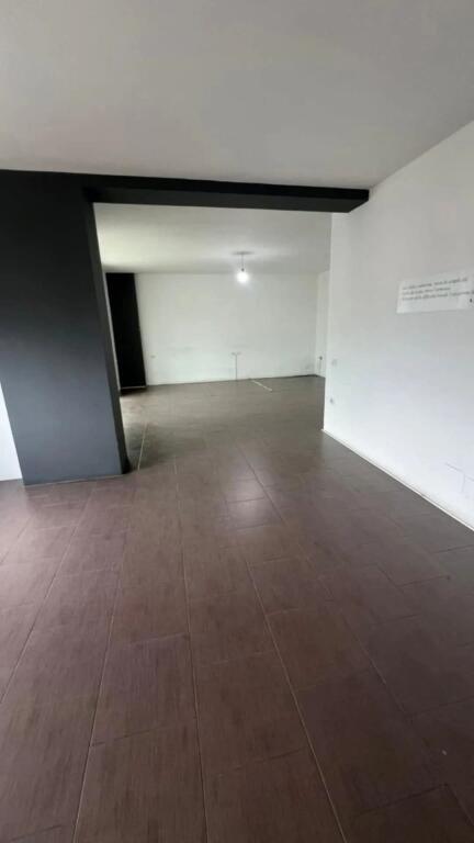 Ambjent Biznesi me Qira tek Zogu i Zi, tek Ring Center 🏢📍