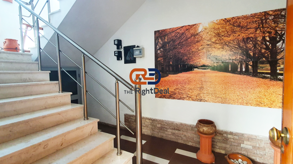 Te Kodra E Diellit,Shitet Vile Kater Kateshe Me Lokacion Perfekt!!