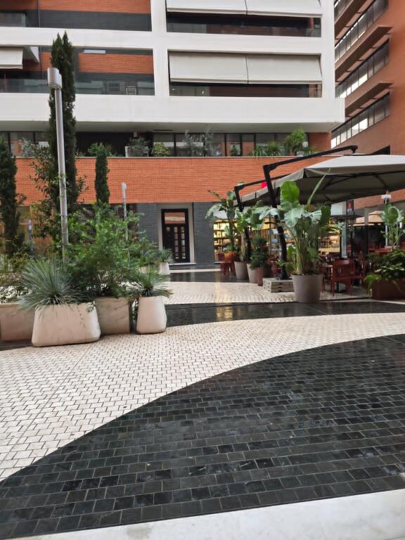 Zyrë - Për Qira - Kompleksi Delijorgji, Tiranë