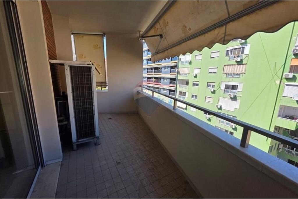 Zyrë - Për Shitje - Libri Universitar, Tiranë(ID: 530281026-1194)