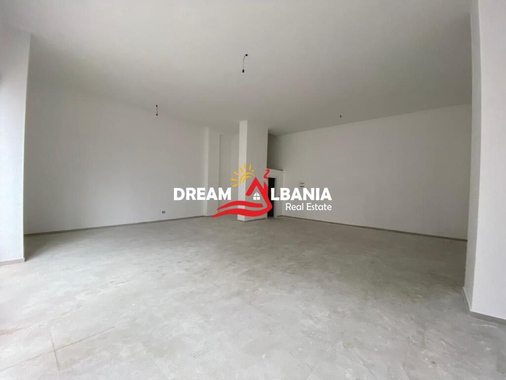 Jepet ambjent biznesi me verande per qera tek rruga e Dibres, prane kompleksit Arlis (ID 4271803)
