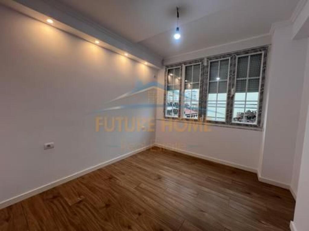 Shitet, Apartament 2+1+2, Rruga e Bogdaneve