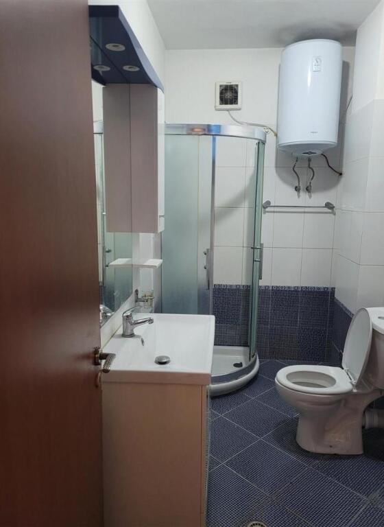 Shitet apartament 1+1 Komuna e Parisit