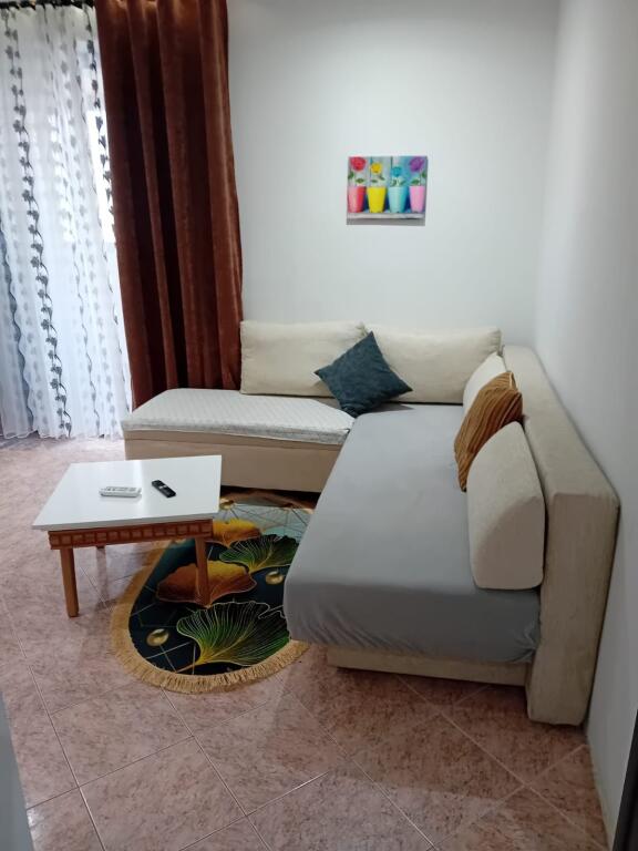 🏡 Apartament me Qira – 1+1, Ish Rruga e Durrësit