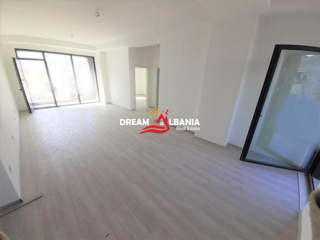 Jepet me qera ambient zyre ne Myslym Shyri prane Someg (ID 4261867)