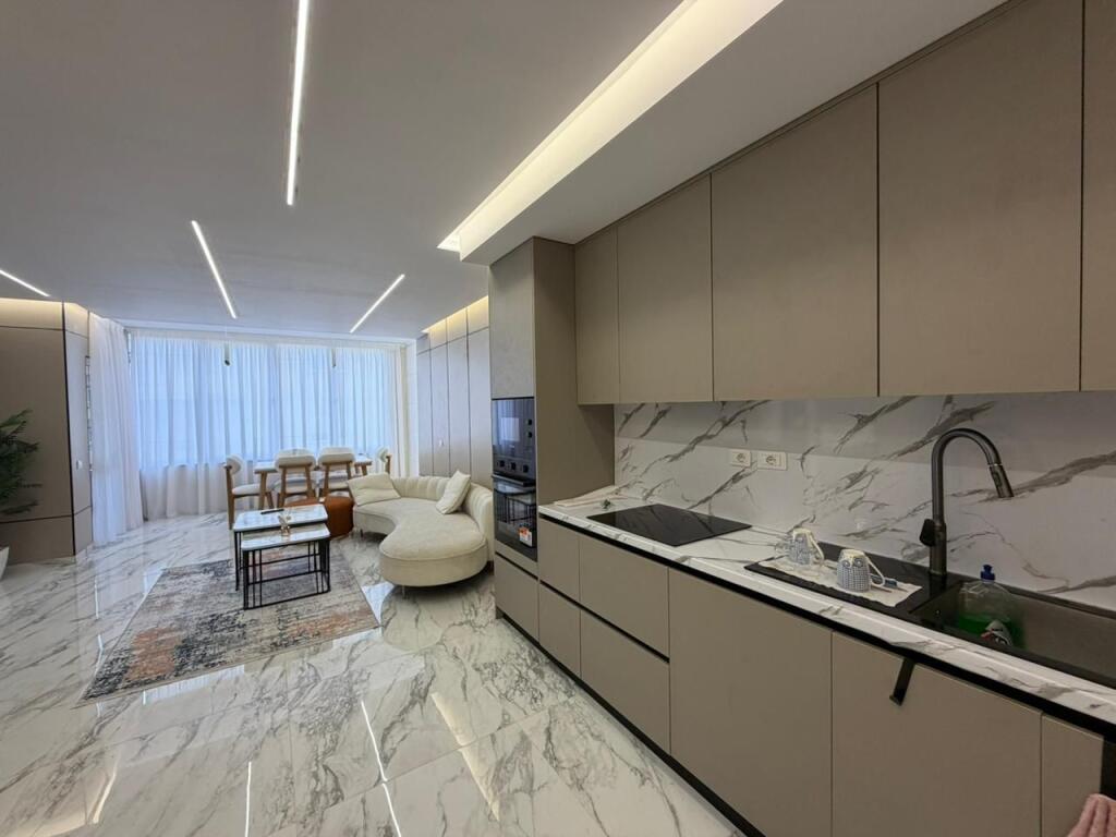 Shitet Apartament 2+1