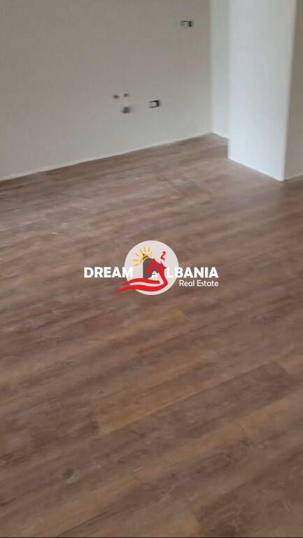 Ambjent zyrash me qera tek Kompleksi Aura ne rrugen Dritan Hoxha, Tirane ID (42611395)