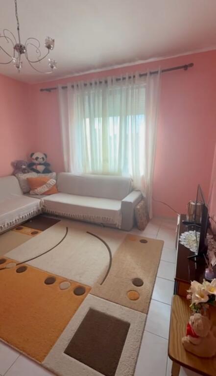 Jepet me qera Apartamenti 3+1 , Ali Demi , prane sophie caffe  500 mije leke