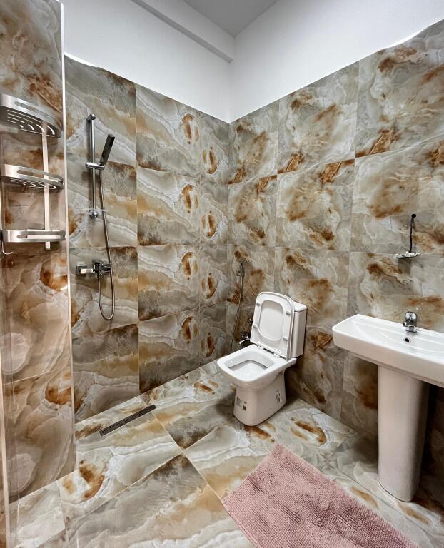 Apartament per Qira 2+1+2 prane Ish Rajonit Durres