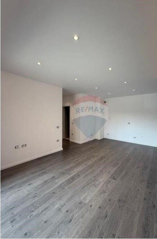 Apartament - Për Shitje - Ish Fusha e Aviacionit, Tiranë(ID: 530481001-728)