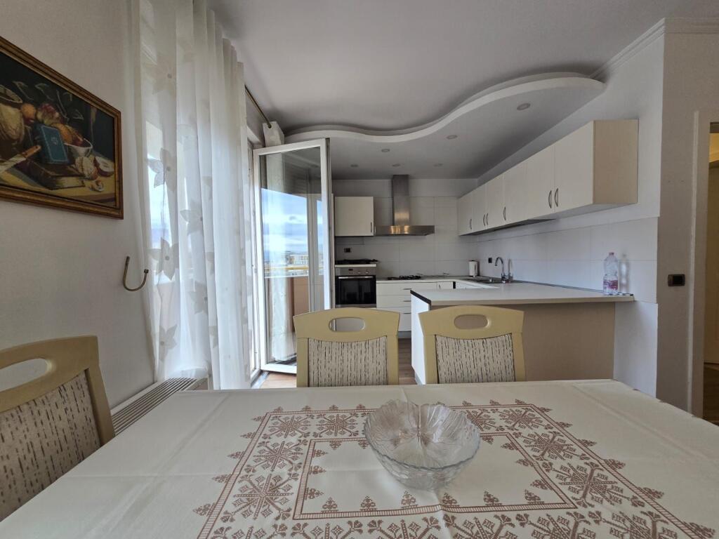 Apartament 3+1 me qira tek Pavaroti