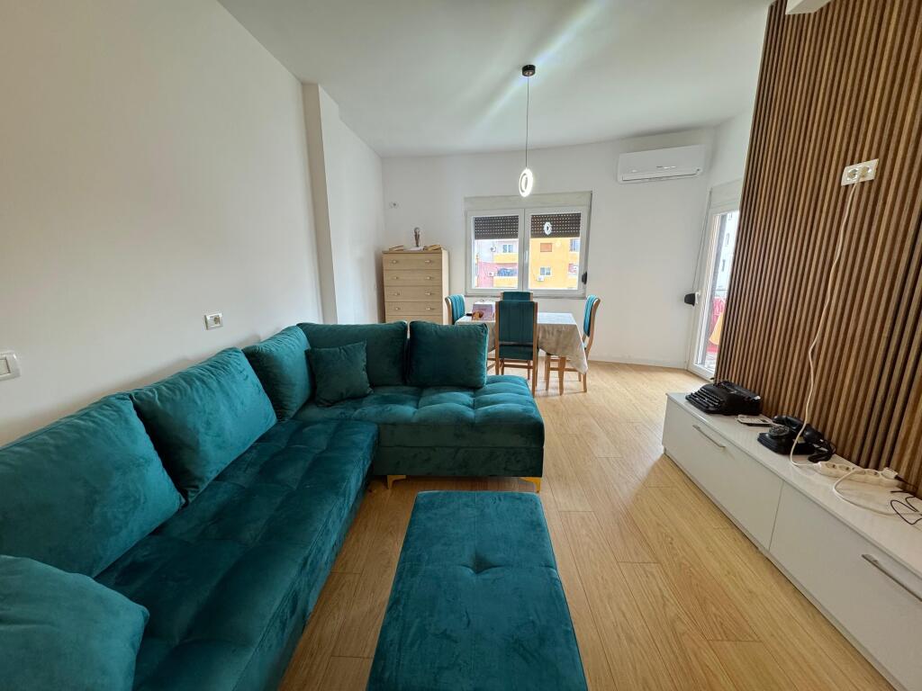 Shitet Apartament 2+1