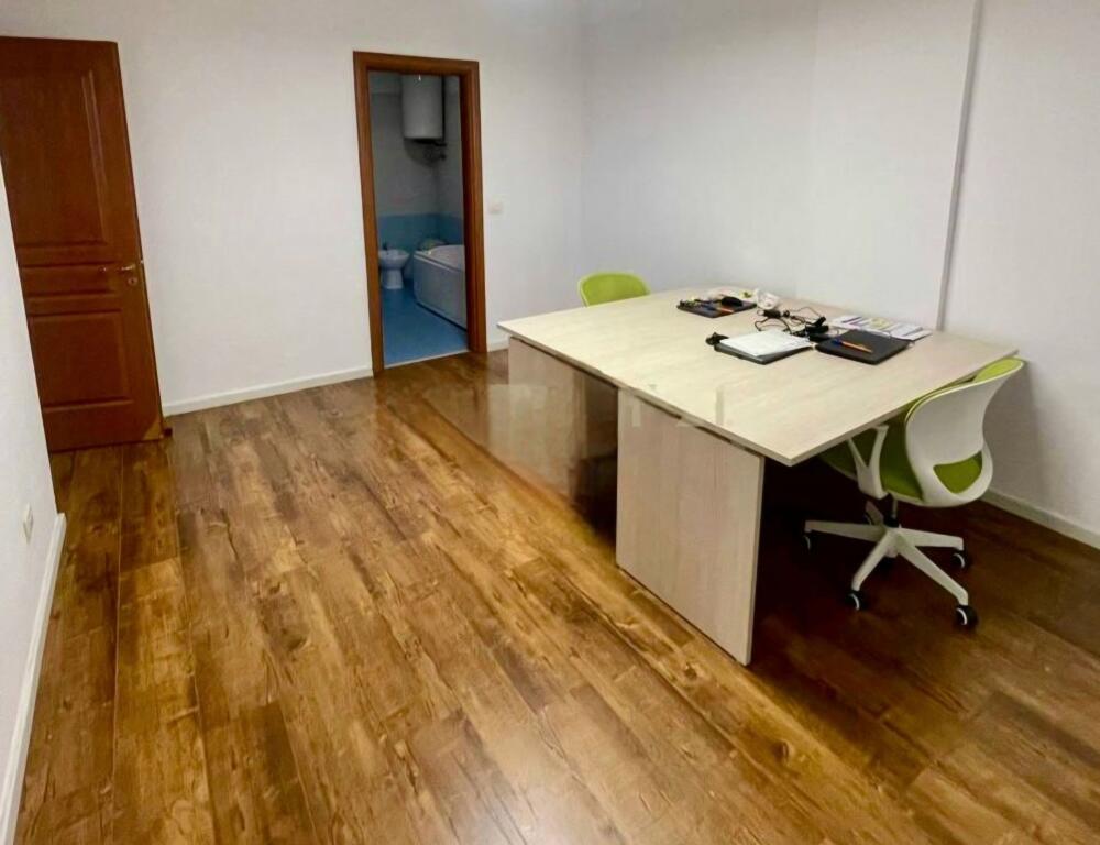 Zyre 125m2 me post parkimi prane Liceut Artistik!