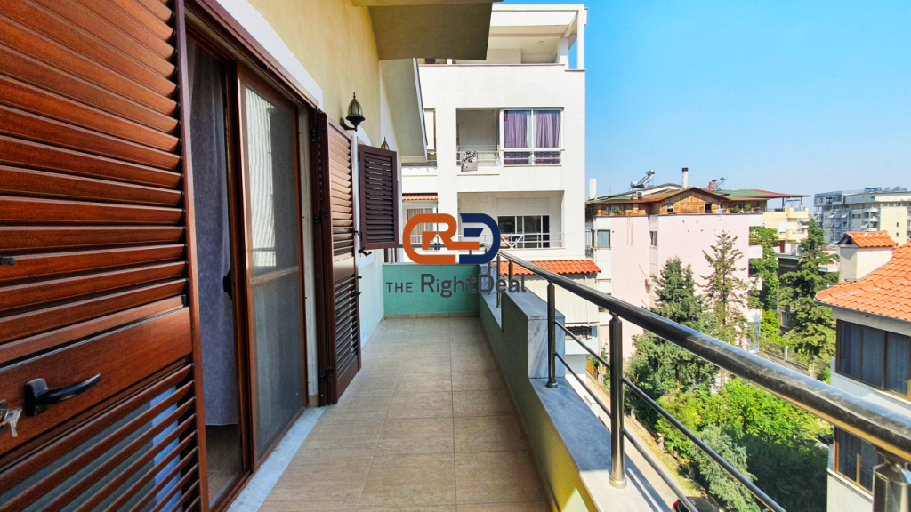 Te Kodra E Diellit,Shitet Vile Kater Kateshe Me Lokacion Perfekt!!