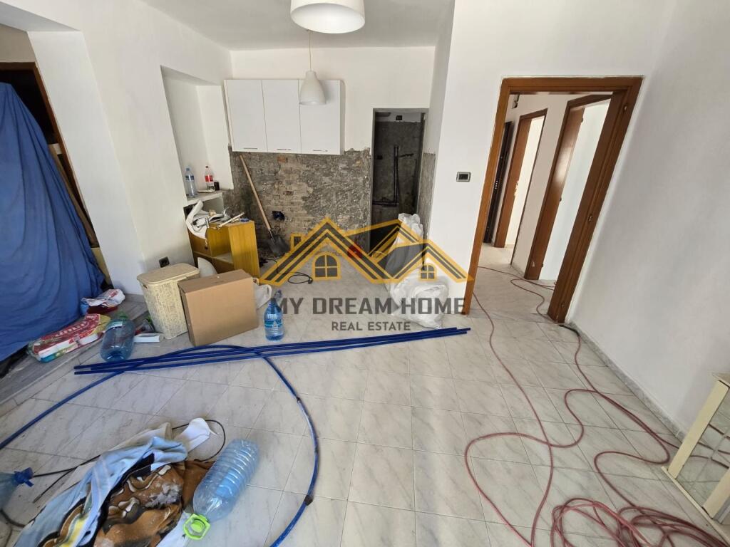 SHITEN 2 APARTAMENTE 2+1+ 200m2 VERAND AFER SHKOLLES 2 GJELAT DURRES!