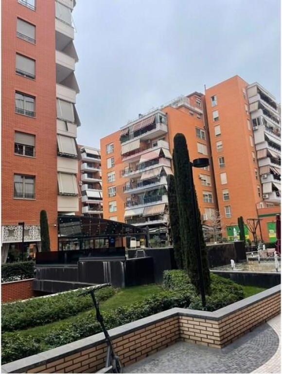 Zyrë - Për Qira - Kompleksi Delijorgji, Tiranë