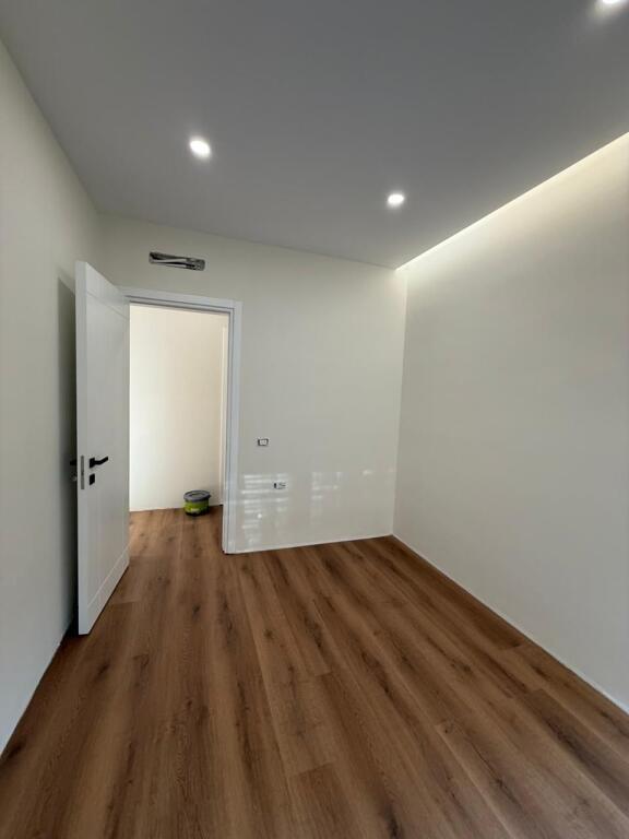 Apartament 2+1+2 + Post Parkimi – Liqeni i Thatë