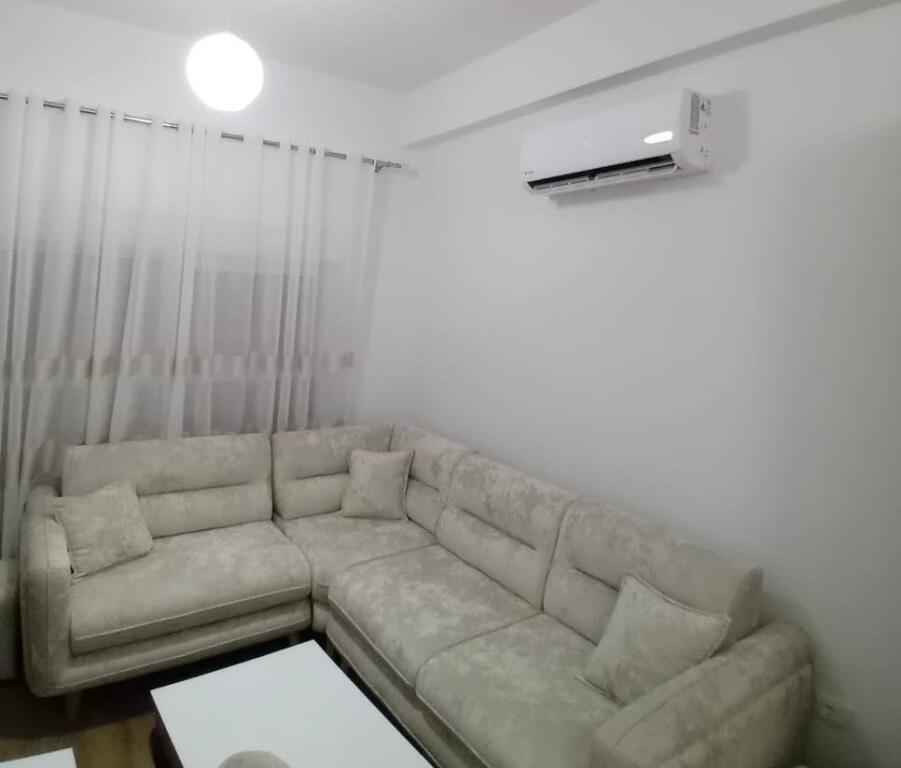 Ali Demi, apartament me qera 1+1!
