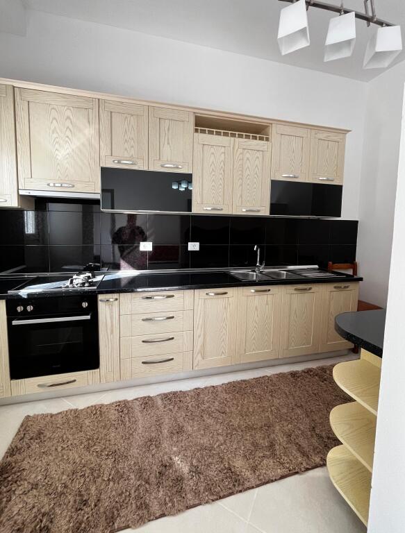 Apartament per Qira 2+1+2 prane Ish Rajonit Durres