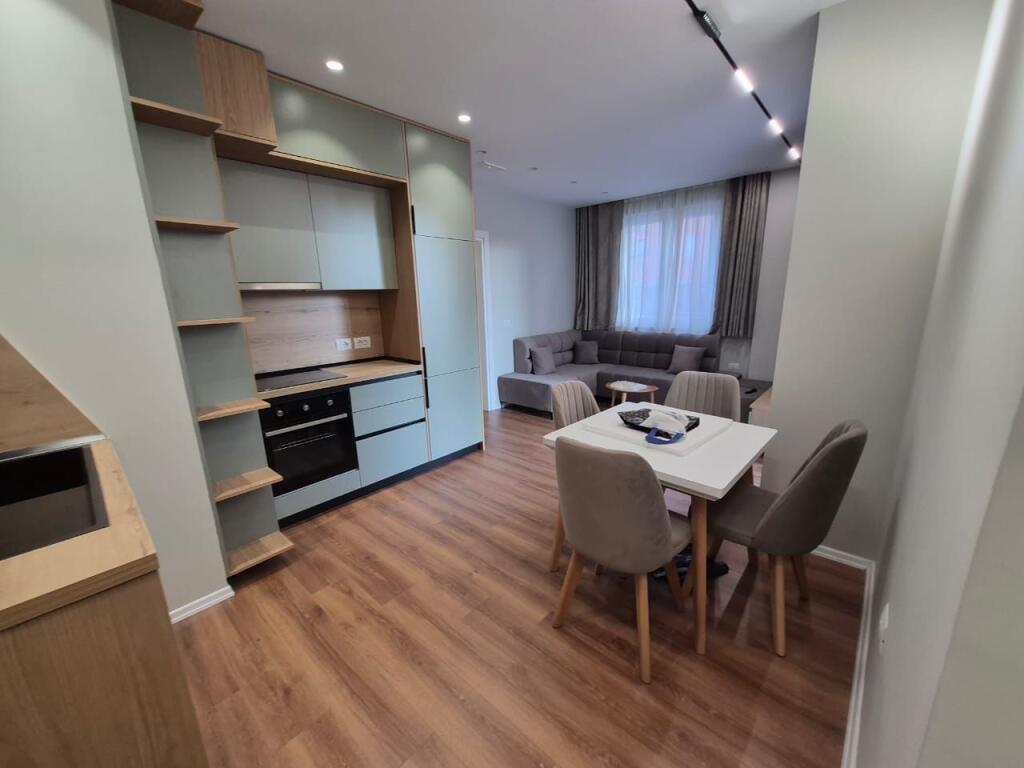 🏡 Apartament me Qira – 1+1, Rruga e Elbasanit