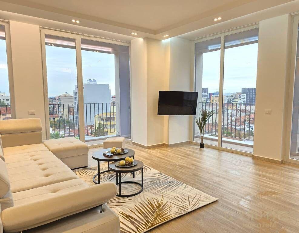 Affittiamo appartamento moderno 2+1+2+ Posto Auto, vicino alla Scuola Rossa