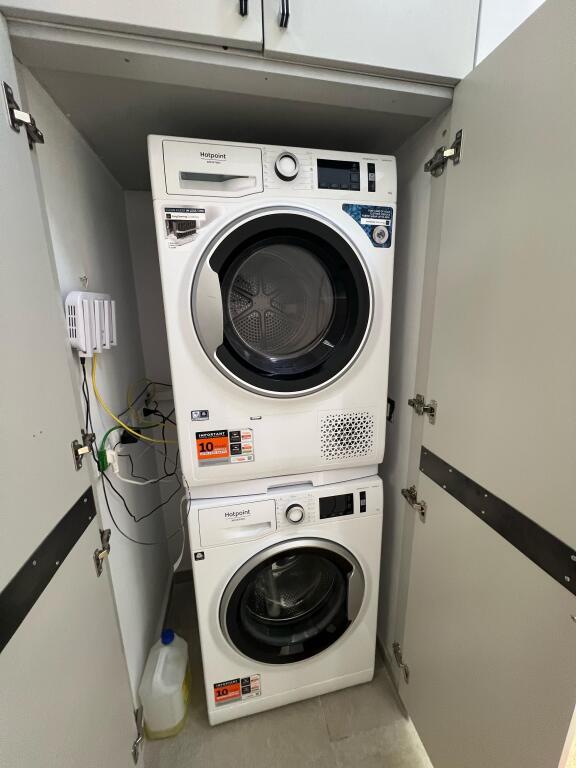 🏡 **Jepet me qira Apartament 2+1 – Qendër, pranë Kafe Flora**