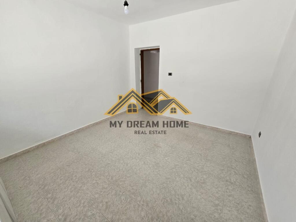 SHITEN 2 APARTAMENTE 2+1+ 200m2 VERAND AFER SHKOLLES 2 GJELAT DURRES!